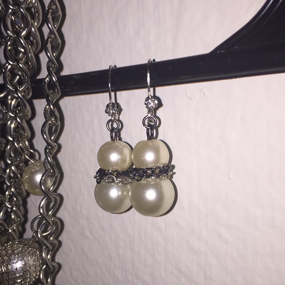 Necklace and earrings set - Picture 3 of 3